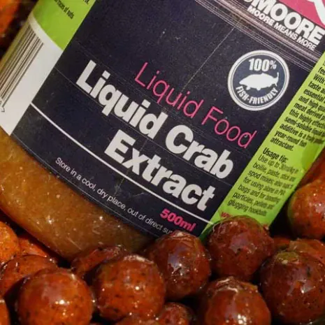 Stücken aus Krabbenfleisch machen das Crab Extract Liquid zu einem hochattraktiven Lockmittel. CC Moore Liquid Crab Extract