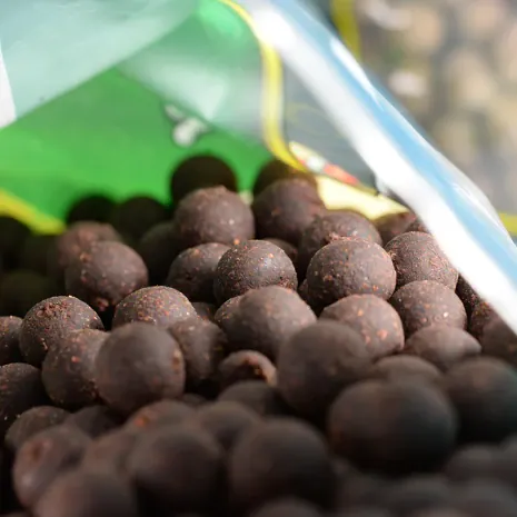 Der Allrounder unter den Boilies und bei Karpfenanglern nach wie vor sehr beliebt - der Red Spice Fish. Red Spice Fish Boilie von Successful Baits