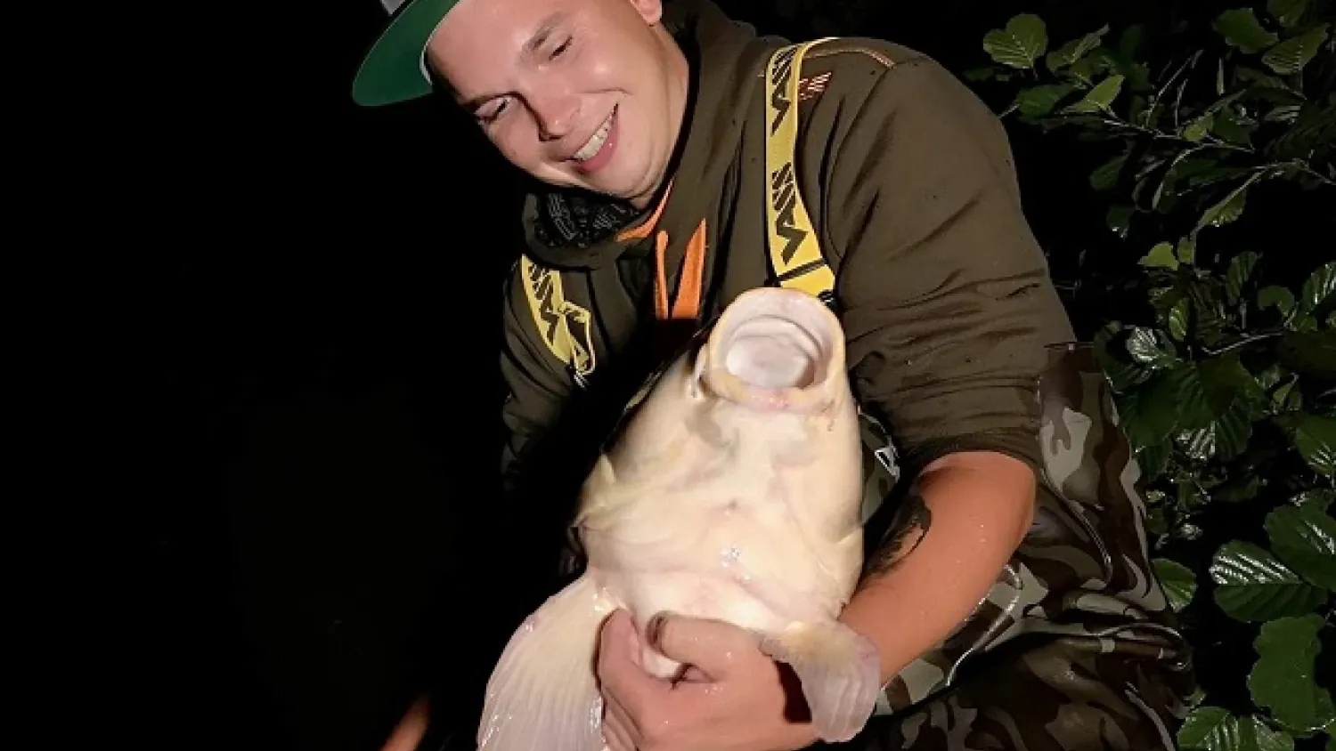 Philipp Jeitler mit 28 Kilo Schuppenkarpfen gefangen auf Umami Boilies