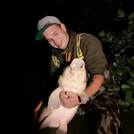 Philipp Jeitler mit 28 Kilo Schuppenkarpfen gefangen auf Umami Boilies