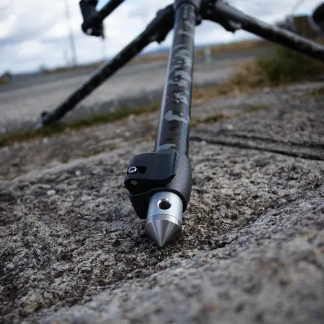 Die Beine der Rod Pods lassen sich verstellen und durch einen Hering im Boden verankern.