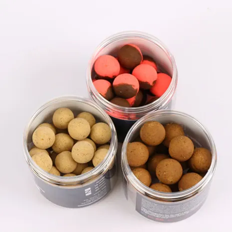 Die Feed-Grade Fruit Range umfasst neben der Boilies natürlich auch Teig, Hookbaits, Pop Ups und den Mix zum Selbstrollen. Feed-Grade Fruit Range