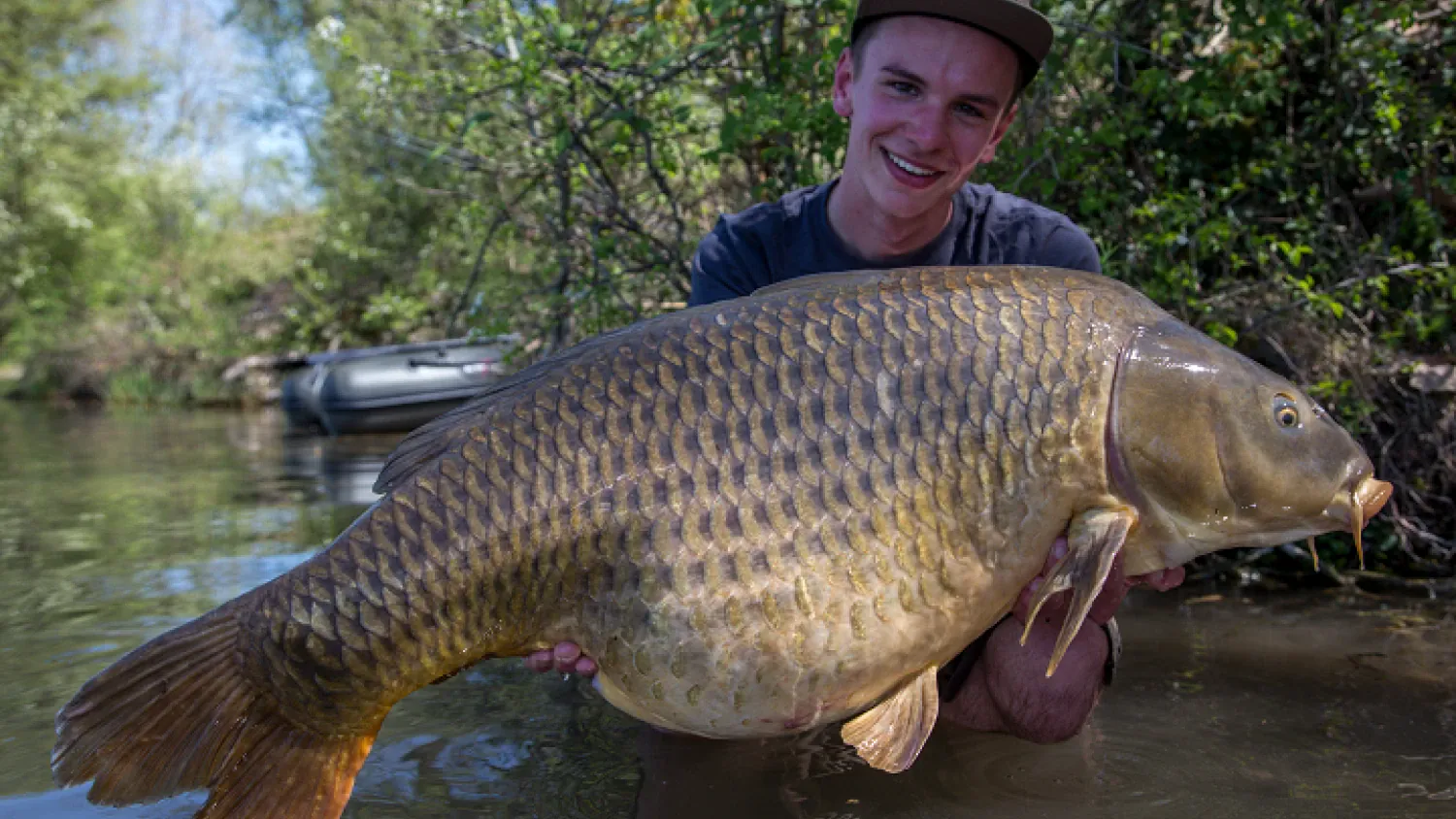 Thilo Schulze mit Schuppenkarpfen