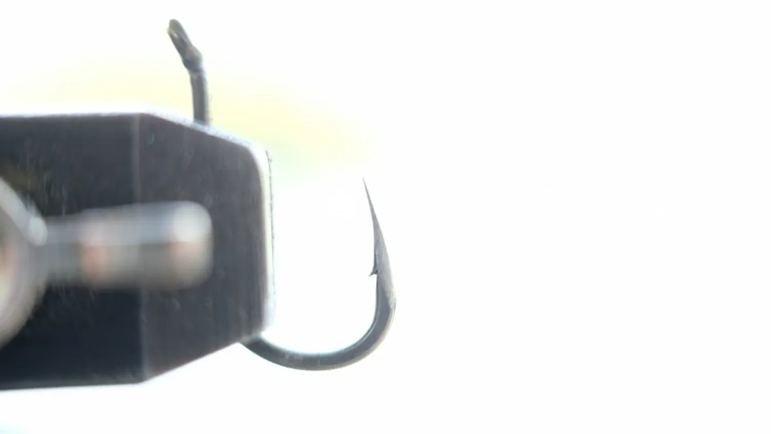 Dünne und empfindliche Spitze eines nachgeschärften Hakens