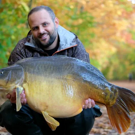 Benjamin Kessenich mit Spiegelkarpfen