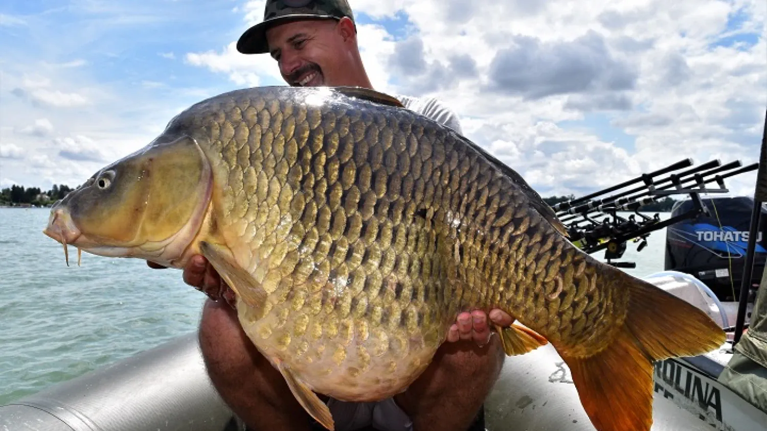 Patrick Haas mit Two Tone Schuppenkarpfen