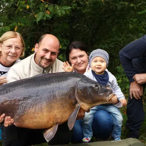 Für Kai Druschke ist die Familie das Allerwichtigste - weit vor dem Angeln. Während er eine schweren Krankheit durchstehen musste, wurde seine Frau schwanger. Wir wünschen der Familie Druschke alles Gute.
