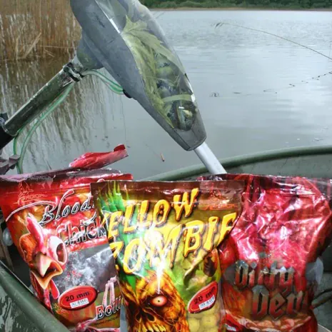 Mit dem Boot wechselten wir jeden Tag auf einen anderen Platz. Die Radical Boilies bescherten uns jede Nacht einen guten Fisch.