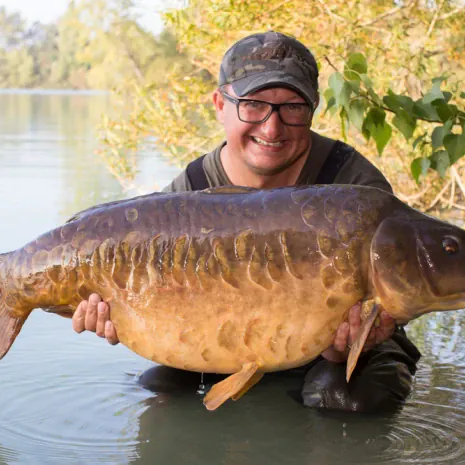 Unser Interviewpartner und COG-Entwickler Danny Fairbrass mit perfektem Fully aus dem Gigantica.