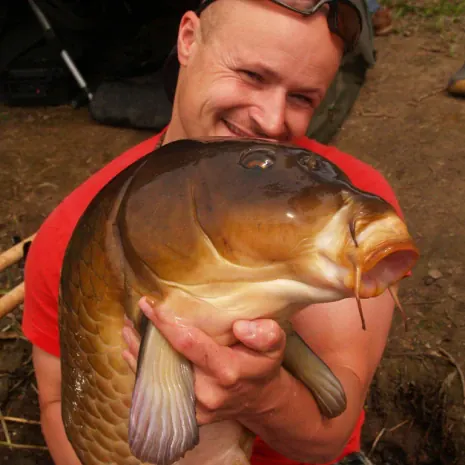 Einer der Fische, die Chris auf dem Weg zu einem bestimmten Zielfisch fangen konnte. Auch für Chris ist der Weg zum Ziel das eigentliche Ziel. Chris ist sogar froh, wenn der Zielfisch nicht zuerst am Haken hängt...