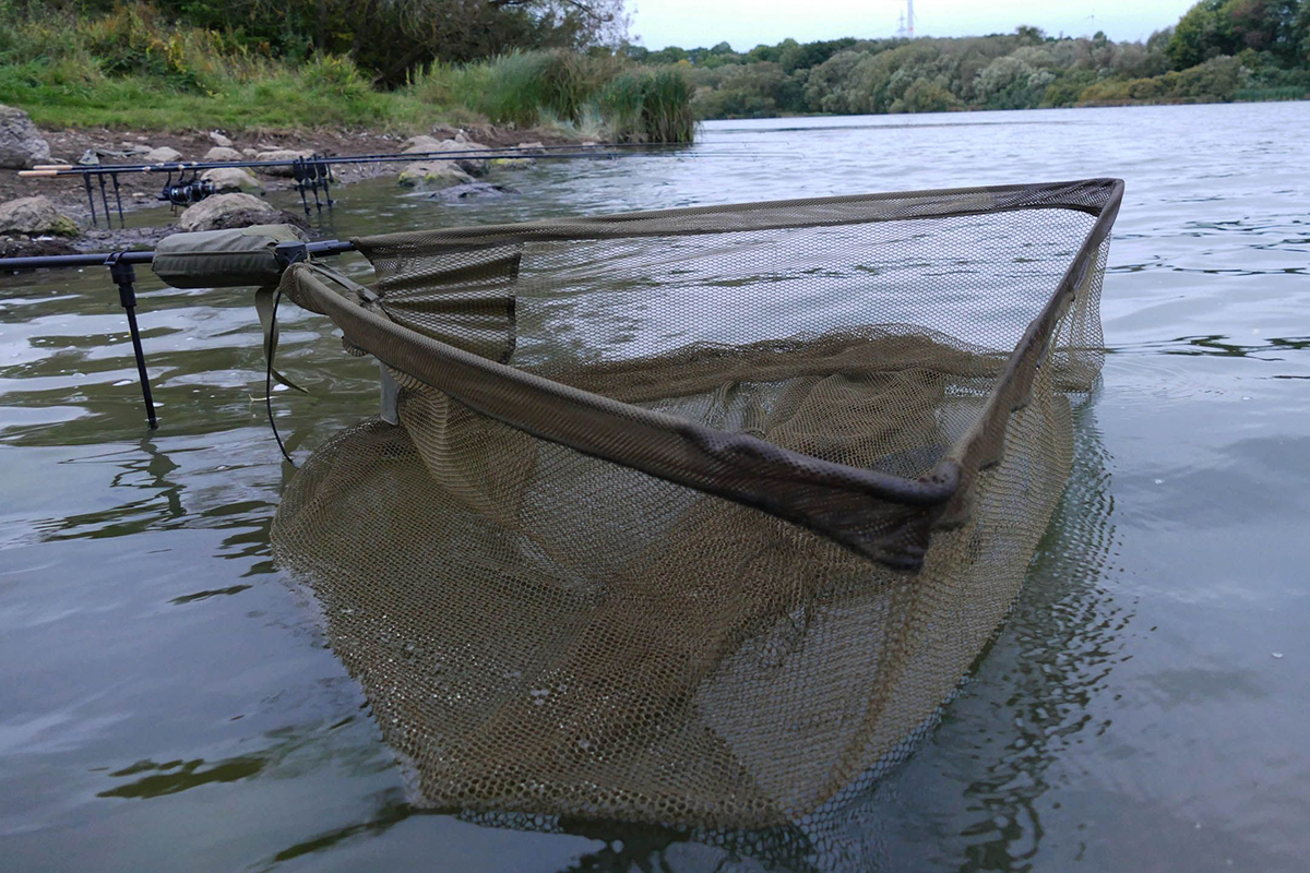 Kescher von ND Tackle zum Karpfenangeln.