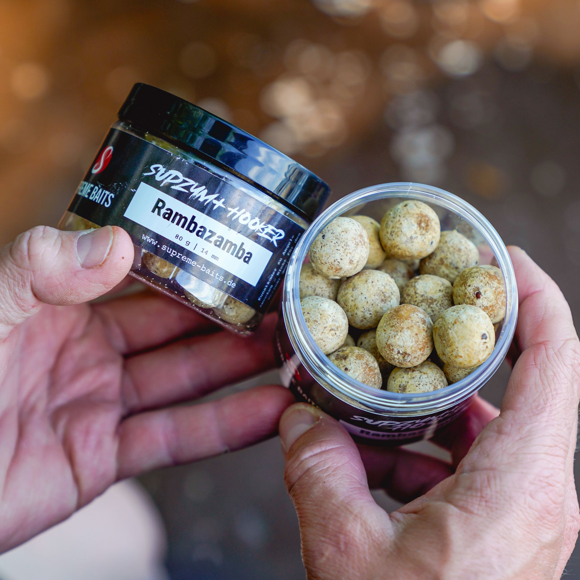 Die passenden SupZym+ Hookbaits zu den Boiliesorten gibt es auch. SupZym+ Rambazamba Hooker von Supreme Baits.