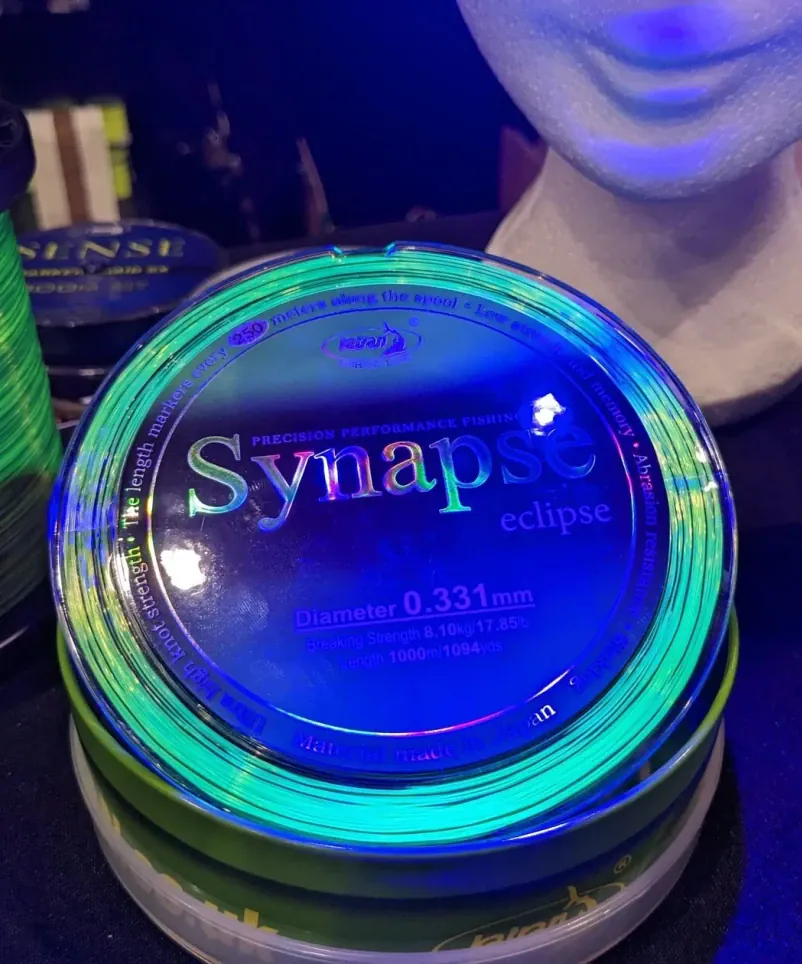 Katran Synapse Eclipse Schnur im Blaulicht.