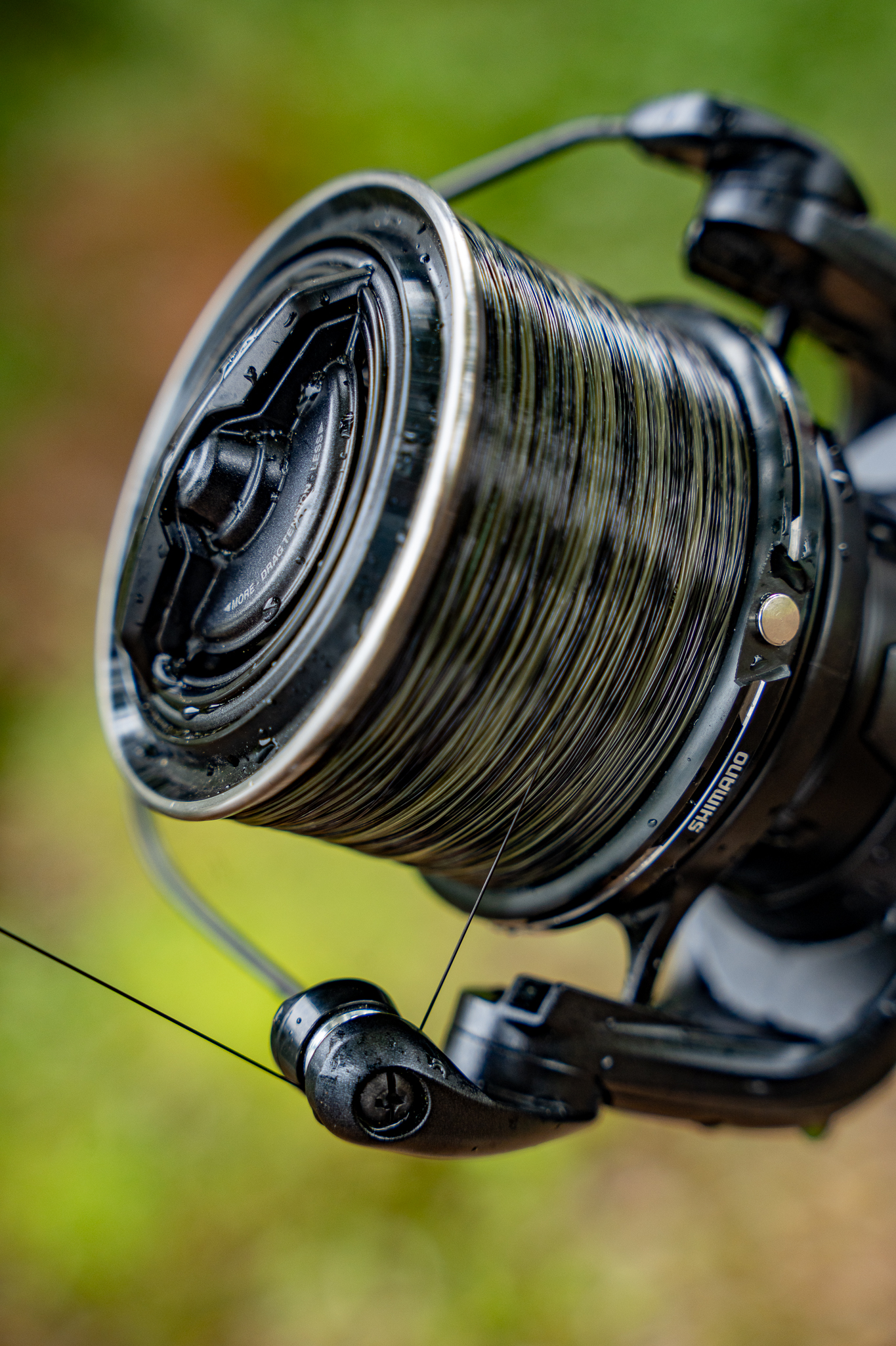 Durch das Camo-Design der Schnur ist sie Unterwasser kaum sichtbar. Katran Synapse Wild Carp Camo auf einer Shimano Ultegra XTE.