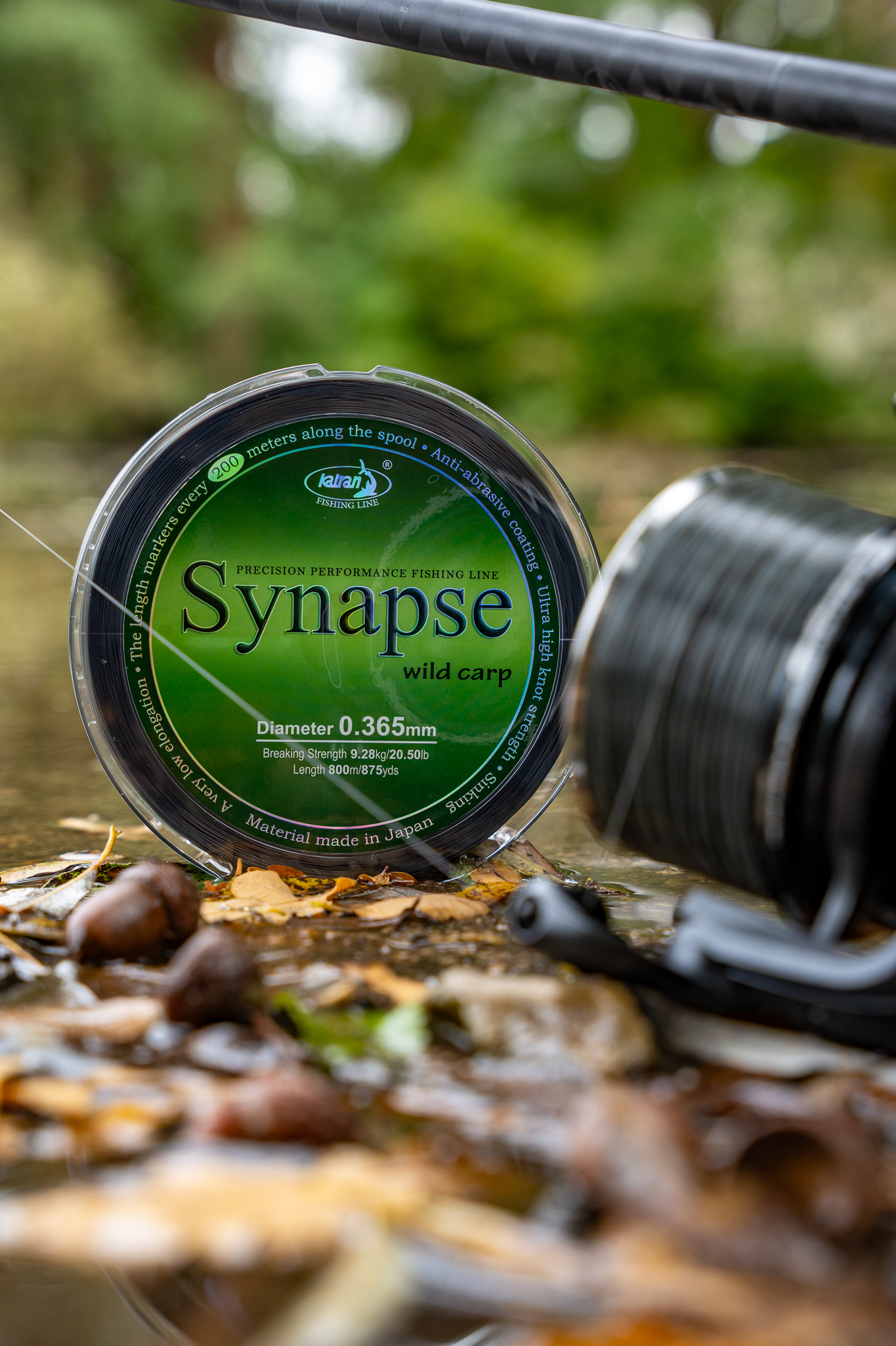 Katran Synapse Wild Carp Schnur auf einer Rolle.