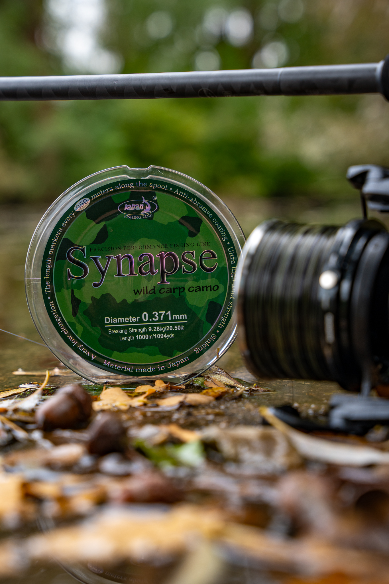 Katran Synapse Wild Carp Camo Schnur auf einer Rolle.
