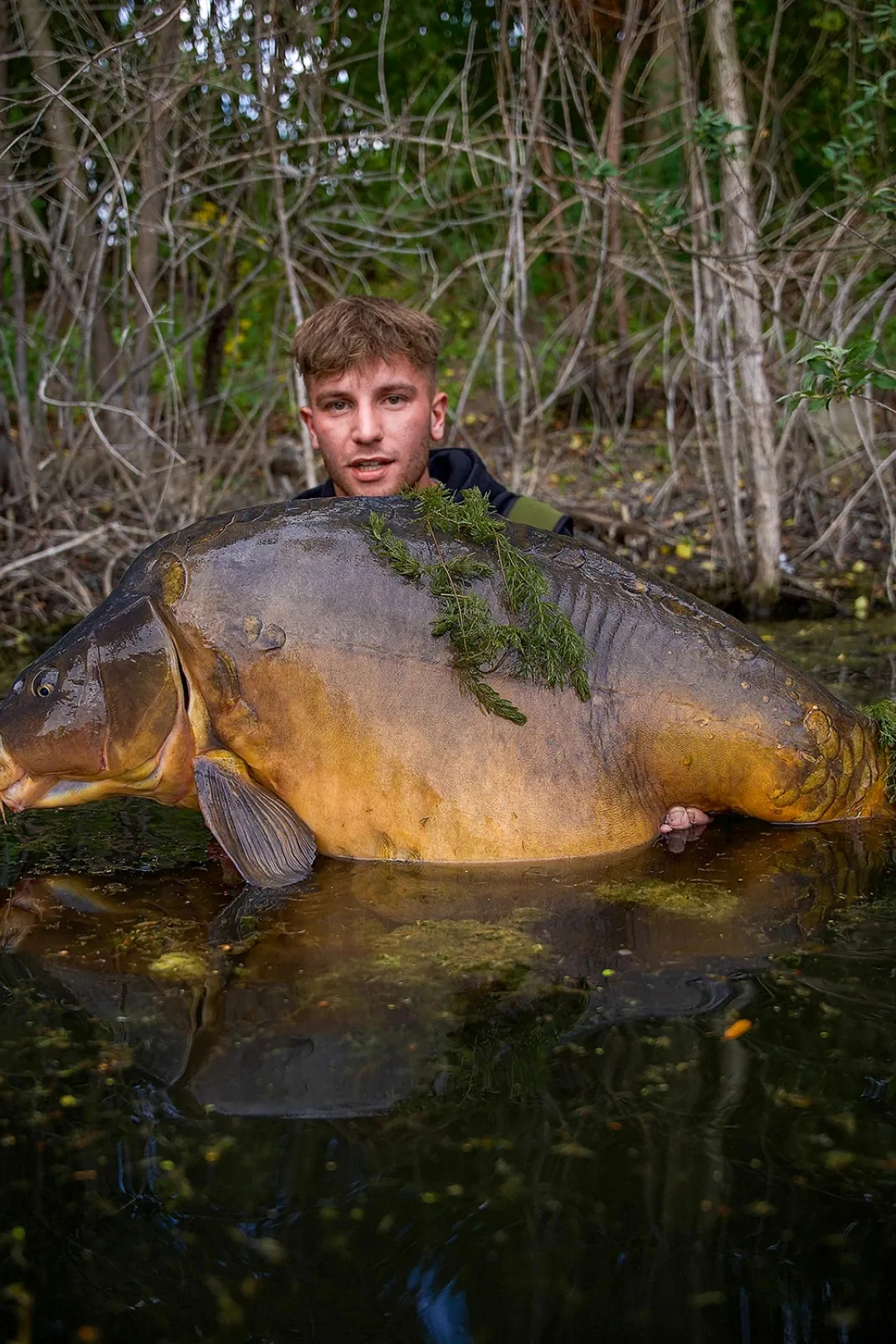 Moritz Sasse mit über 30kg schwerem Spiegelkarpfen.