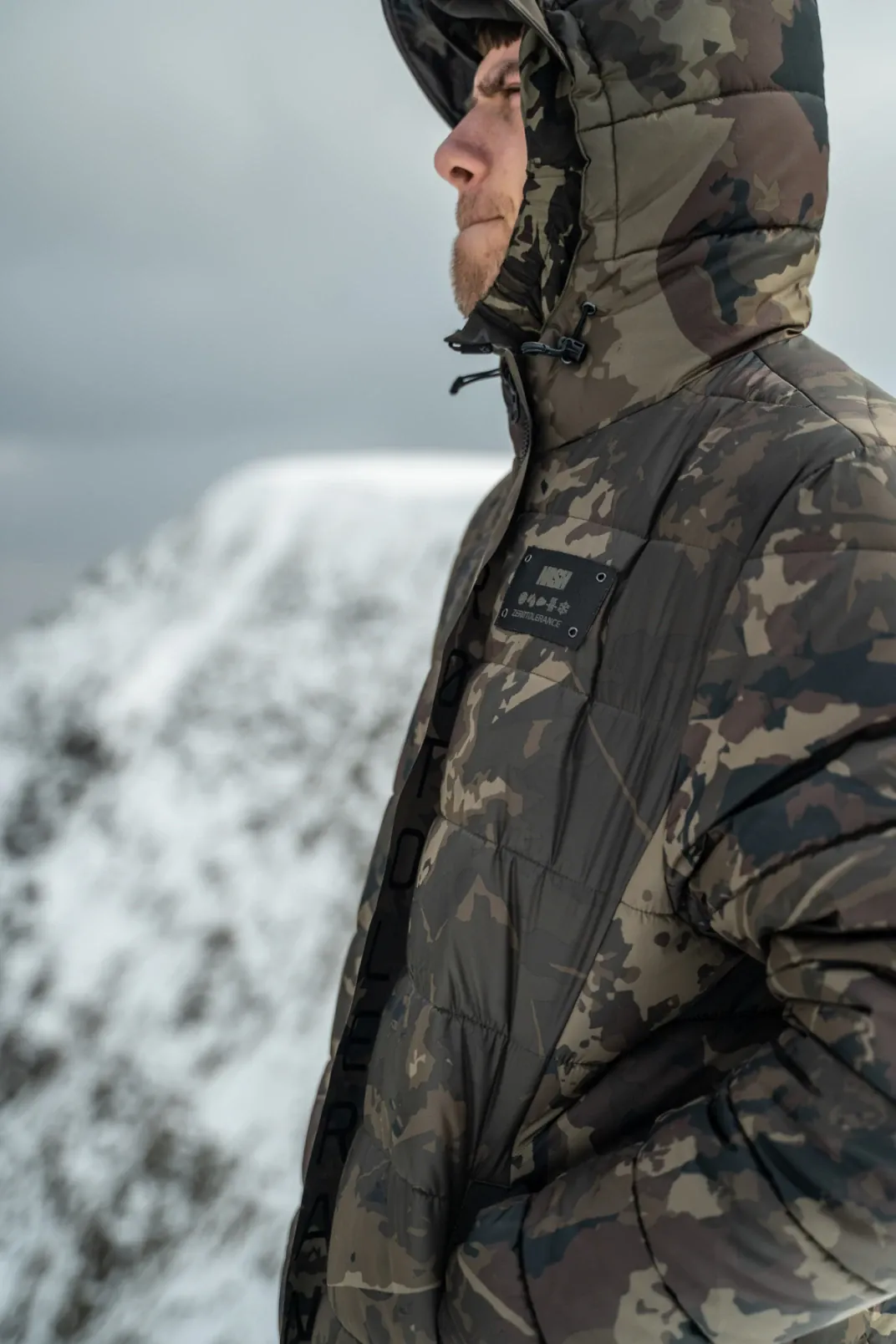 Nash ZT Polar Quilt Jacket im Schnee. 