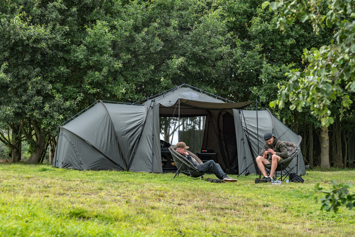 Für die ganze Familie oder ein fettes Social: Nash Bank Life Gazebo Base Camp Camo Pro. Nash Bank Life Gazebo Base Camp Camo Pro.