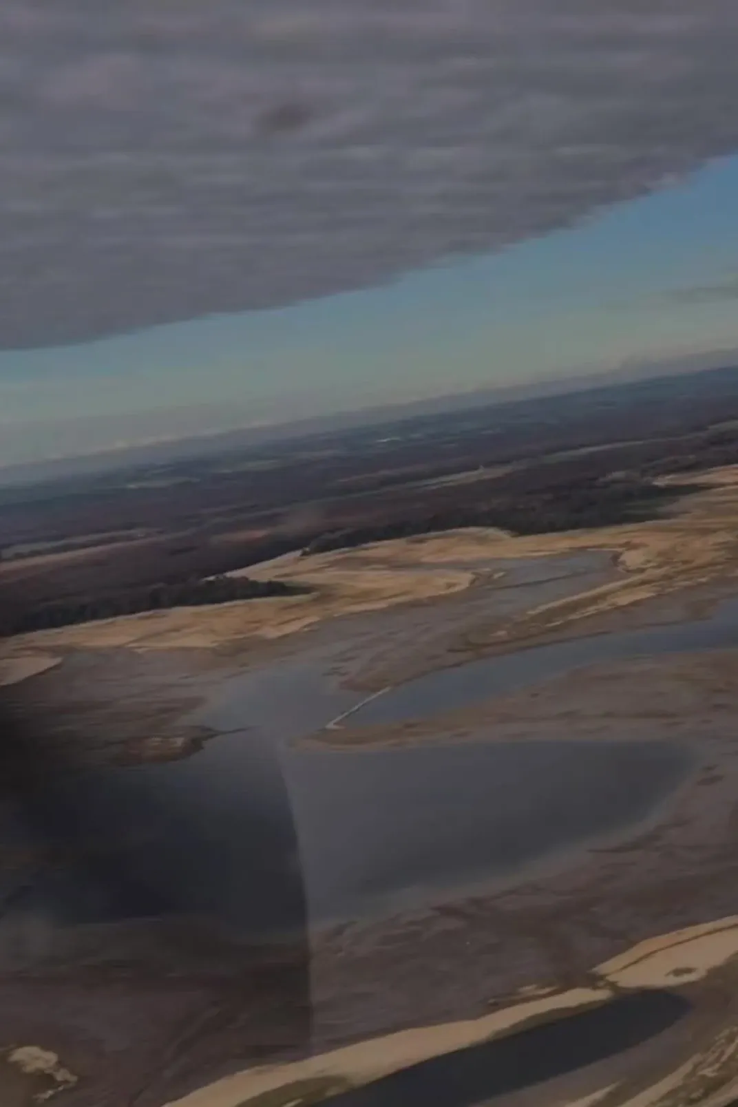 Lac d'Orient mit wenig Wasser Drohnenaufnahme.