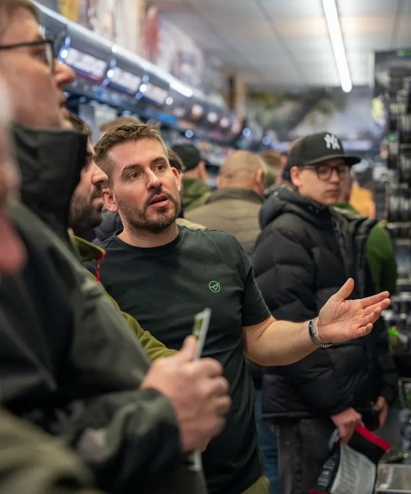 Marc Fähnrich von Korda auf der Hausmesse der Angelzentrale.