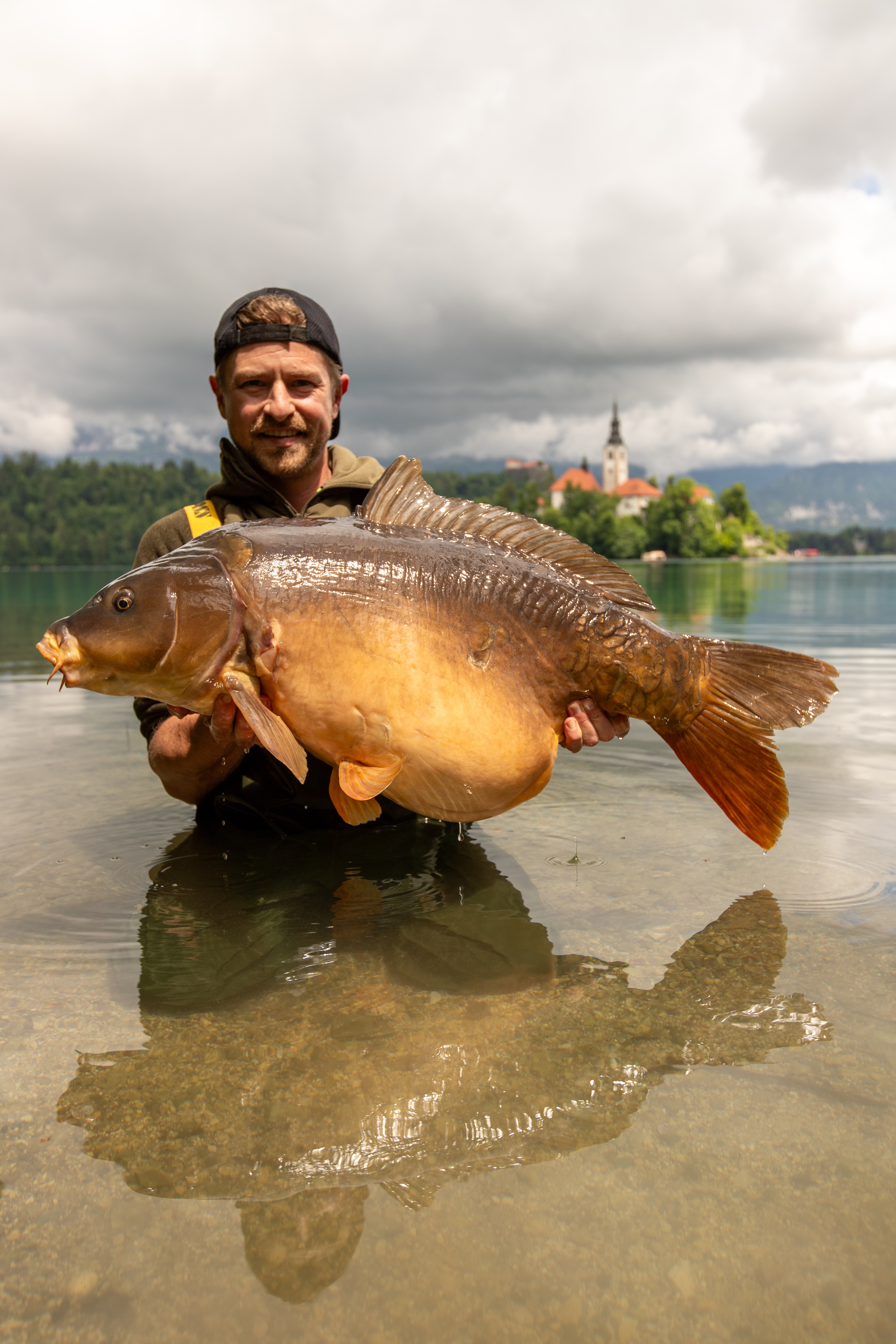 Christopher Paschmanns mit Spiegelkarpfen in Bled