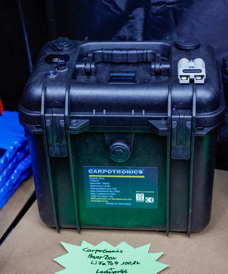 Carpotronics LiFePO4 100Ah Powerbox Messeangebot.
