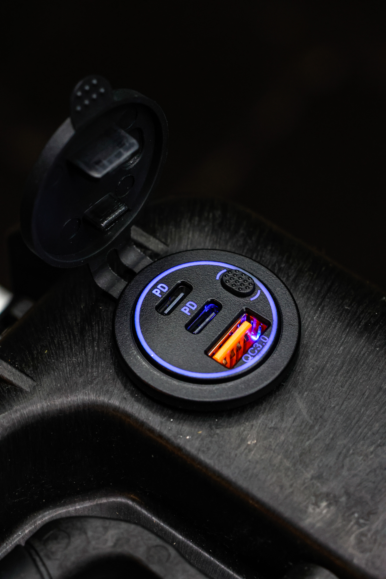 Carpotronics LiFePO4 100Ah Powerbox Anschlüsse.