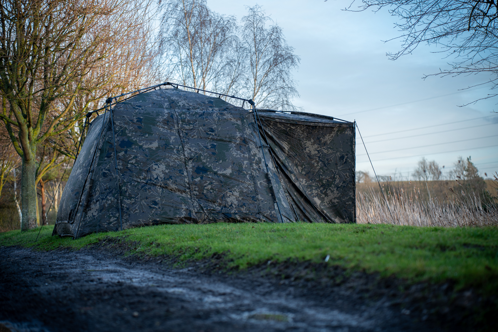 Dein Zuhause am Wasser: Nash Bank Life Blockhouse Camo Pro 2025.