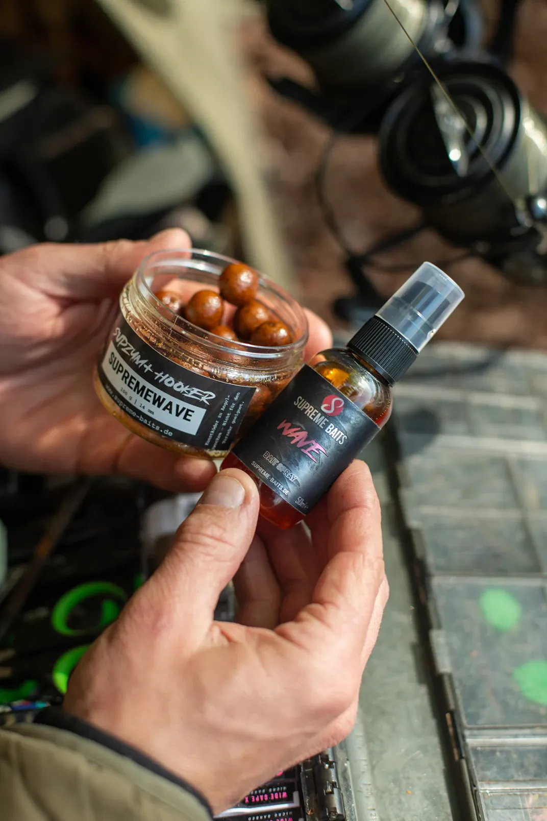 Supreme Baits Wave SupZym+ Hooker und Baitspray.