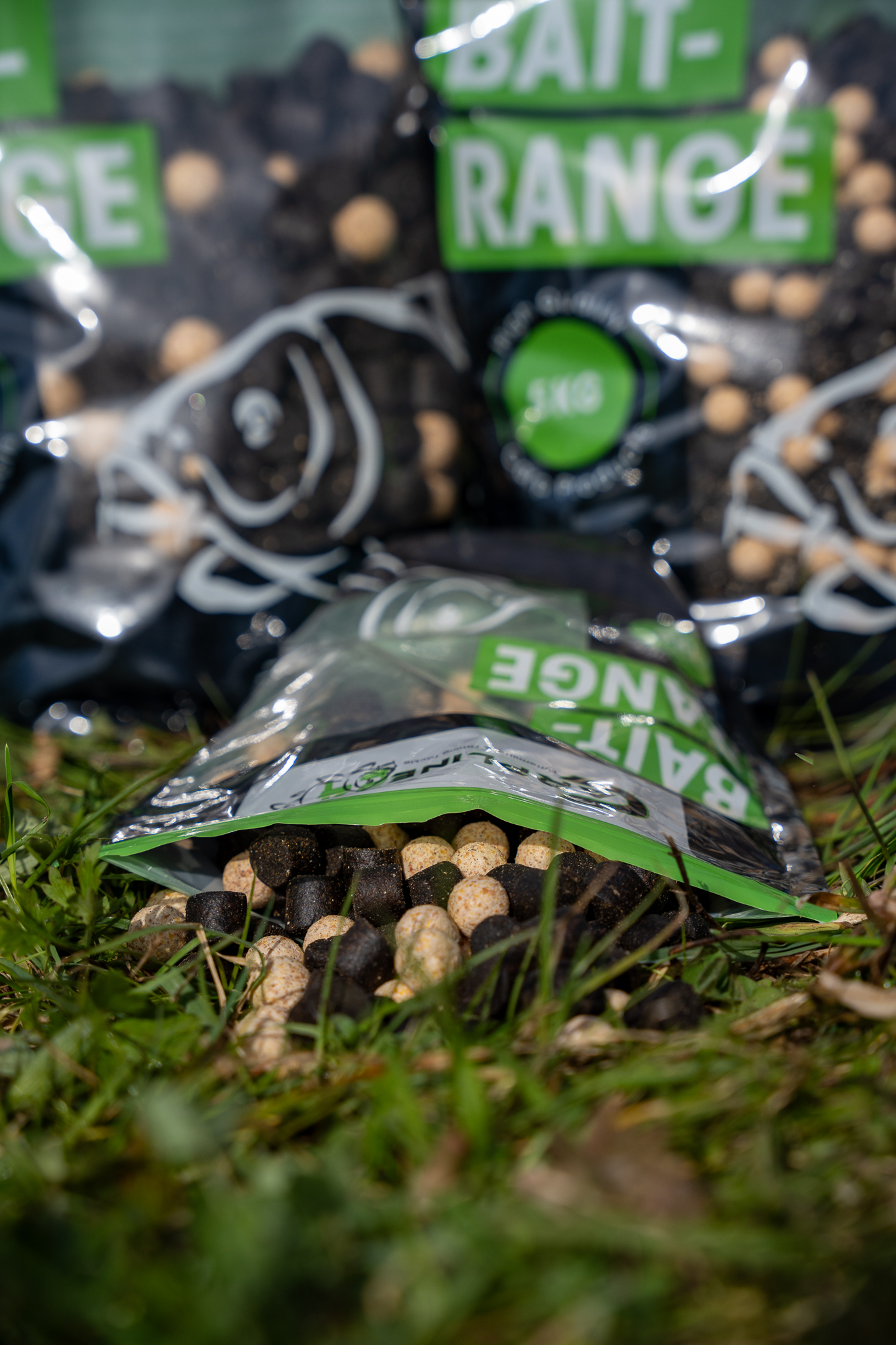 Carpline24 Black White Halibut Mix in Tüten. 