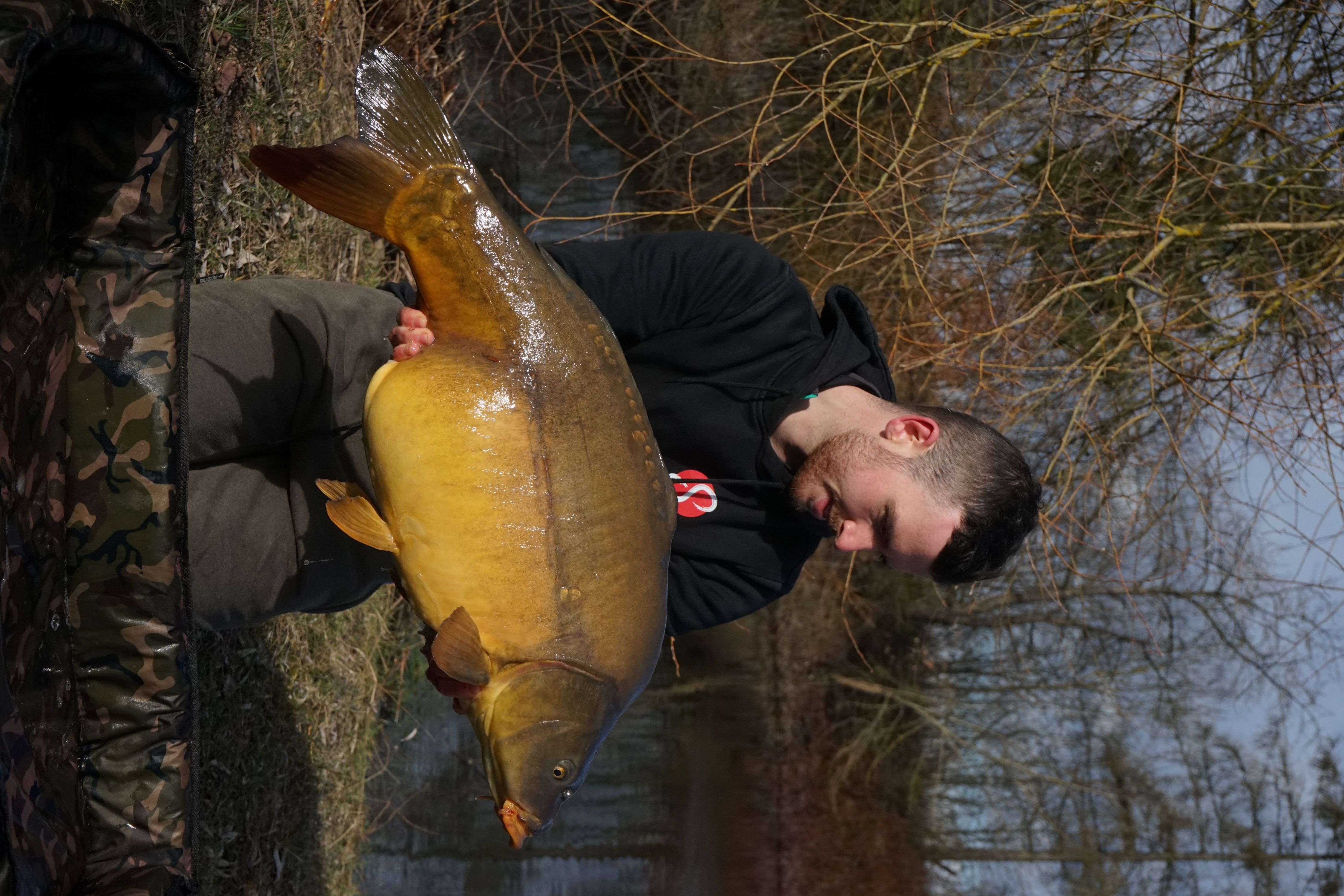 Fabian Göb mit Spiegelkarpfen