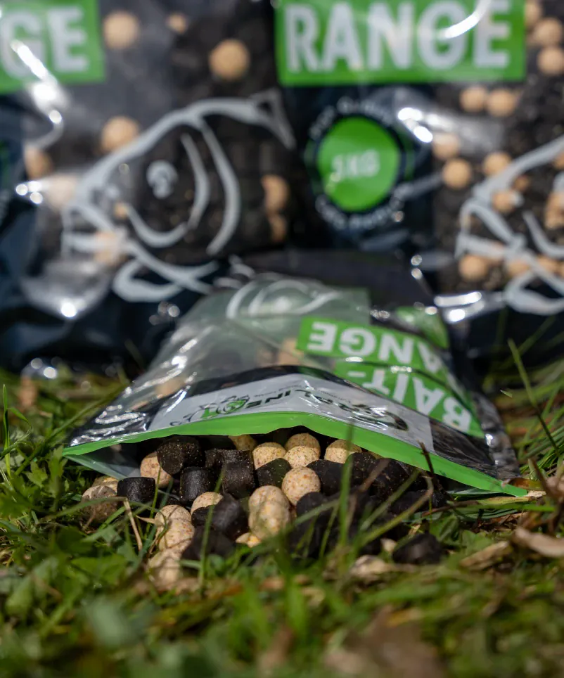 Carpline24 Black White Halibut Mix in Tüten. 