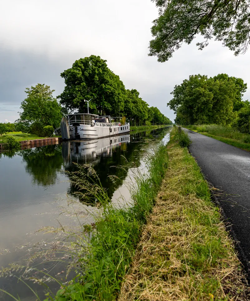 Alter kleiner französischer Kanal.