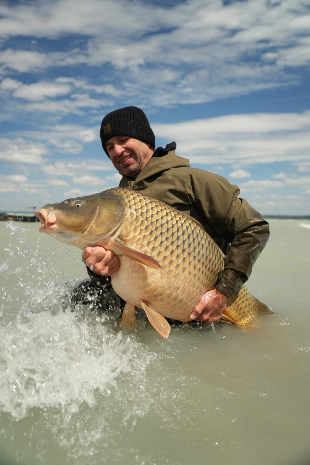 Marcus Lechelt fängt Schuppenkarpfen auf Supreme Baits Selective Range am Balaton.
