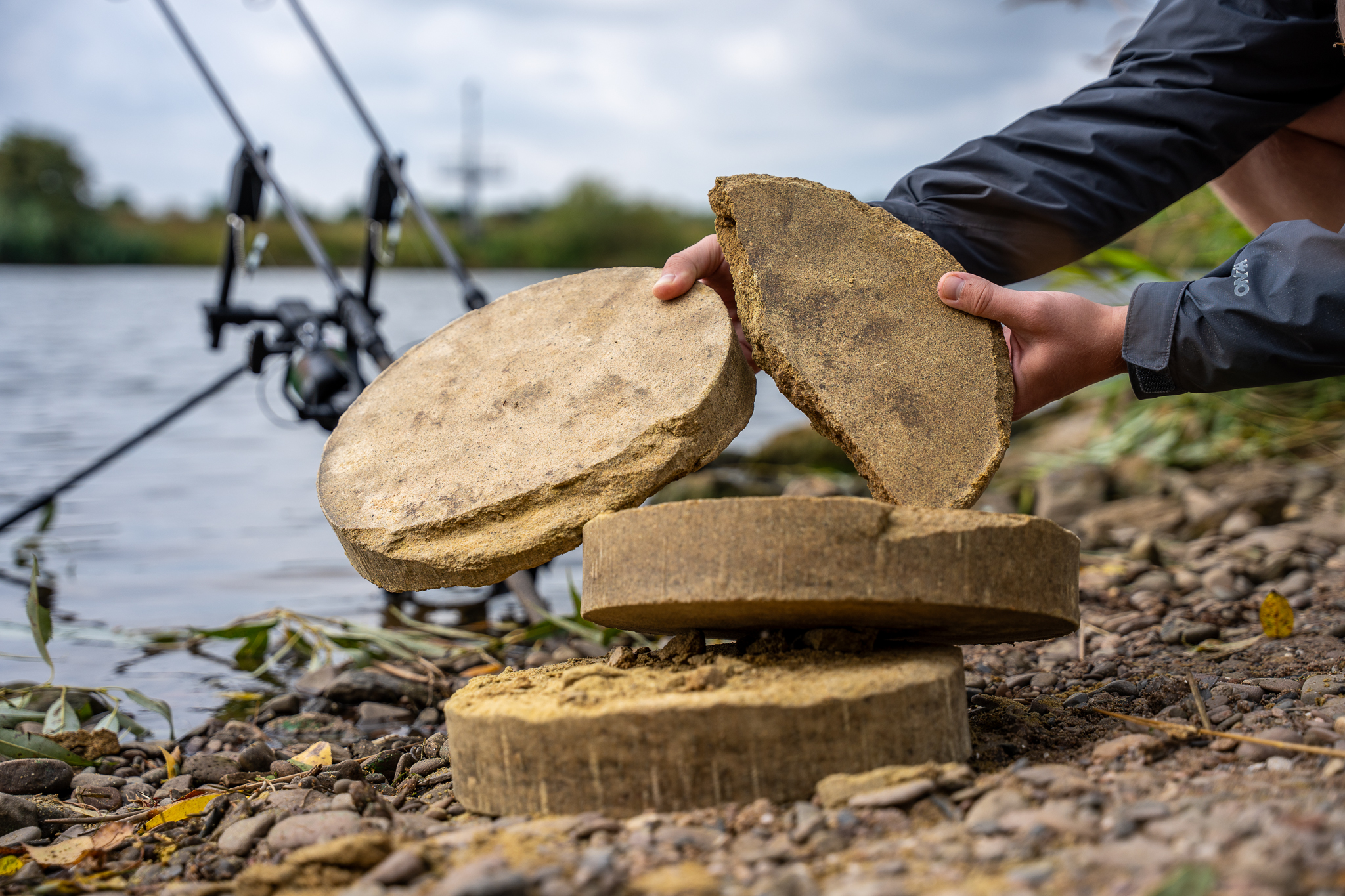 Kürbiskernplatten zum Karpfenangeln am Fluss.