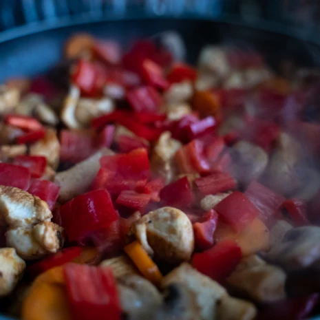 Dann die Paprika dazu.