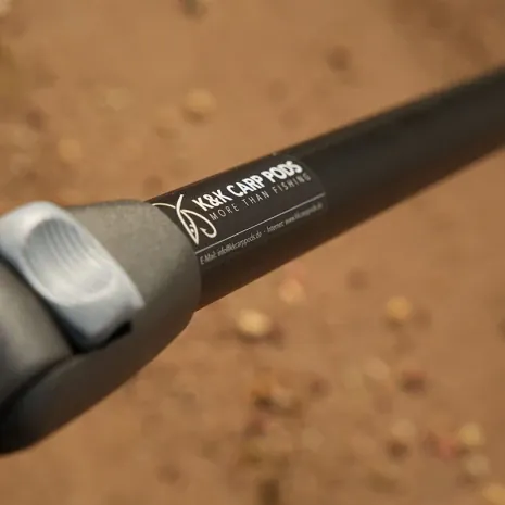Über die Einrast-Funktion lässt sich das Tripod in verschiedenen Winkeln aufstellen.