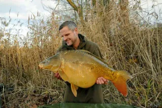 Steffen Hambsch mit Spiegelkarpfen