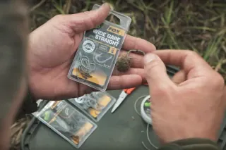 Steffen Hambsch bindet sein Lieblingsrig mit Wide Gape Straight Haken