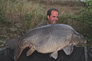 Arno mit seinem Zielfisch nach drei Jahren der Jagd.