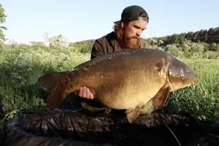 Mark Dörner mit Spiegelkarpfen